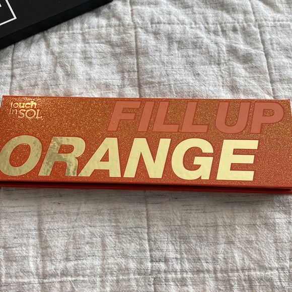 Eyeshadow palette bundle - Picture 3 of 7